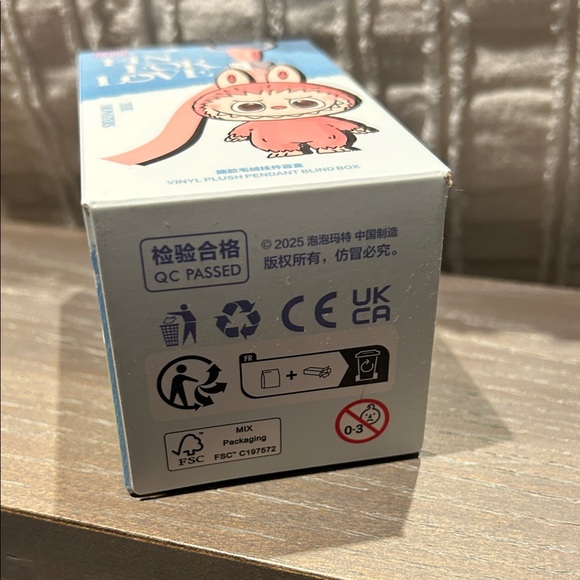 Labubu Pin for Love - Letter W (Grey) - Picture 9 of 9